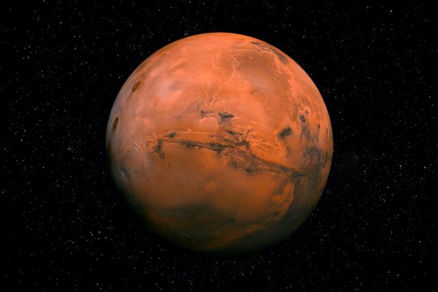 Wizualizacja planety Mars na tle gwiazd, przygotowana z elementów zdjęć NASA